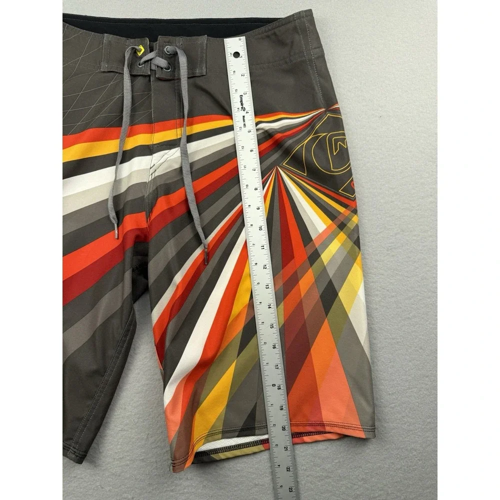 Y2K QuikSilver Board Shorts Men's Size 32 Multicolor Stripes